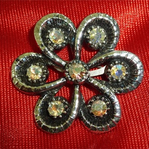 Vintage 1960&#39;s Silver Tone Six Petal Flower Brooch Pin With Rhinestones - Free Shipping
