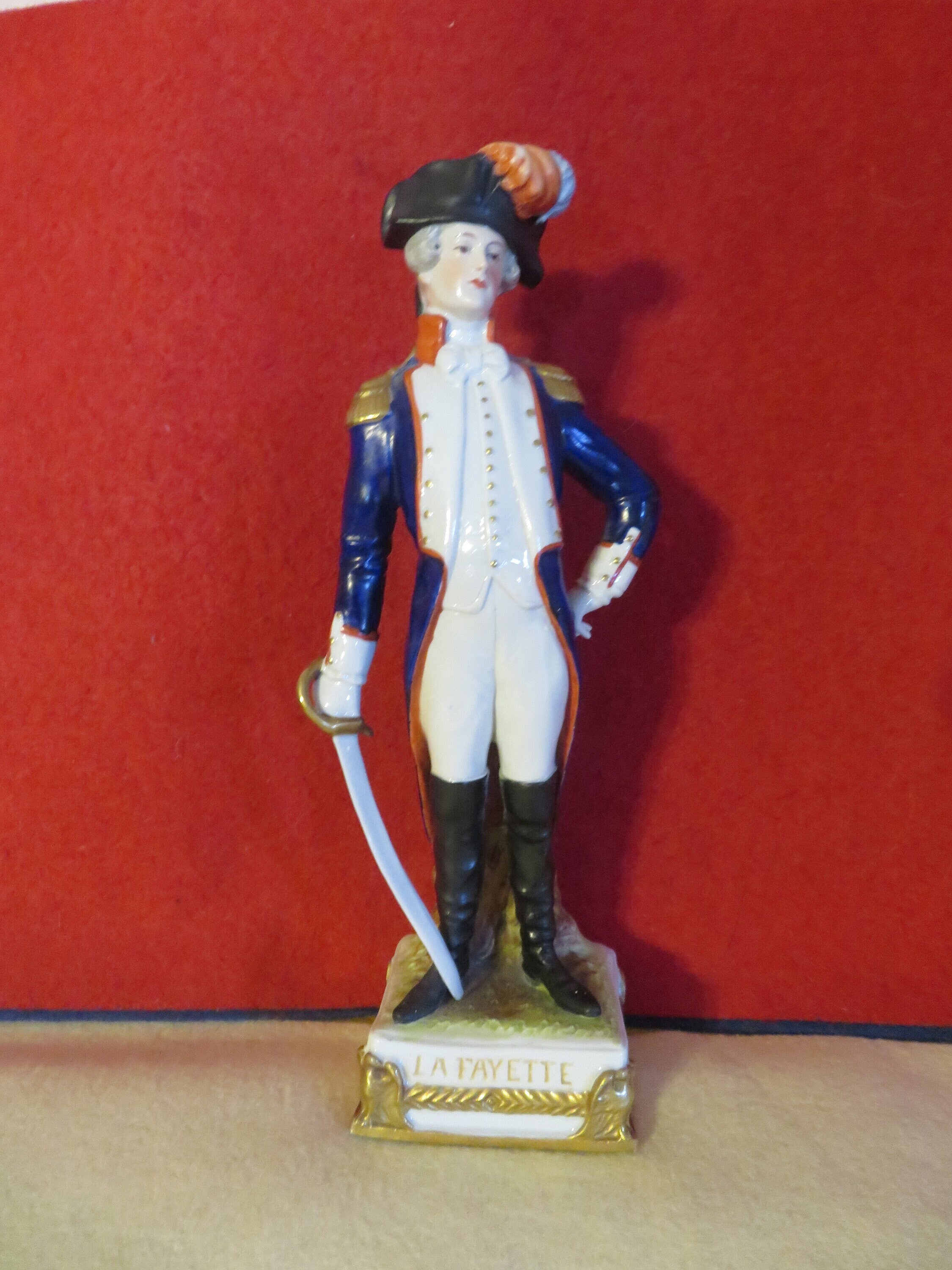 シャイベ アルスバッハ 磁器 置物 アンティーク 磁器の像「ネイ