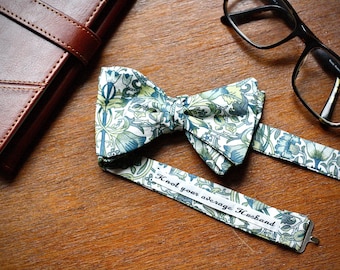 Personalized Bow Tie – William Morris Print, Custom Label Gift