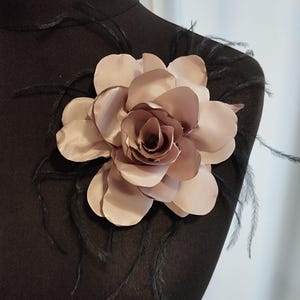 2025 Nuovi 27 stili fatti a mano spilla camelia catena di perle tessuto fiore artificiale spilla moda donna abbigliamento accessori gioielli  36