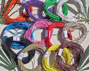 Peut inclure: Assortiment de bobines de ficelle en coton 100% de différentes couleurs, notamment orange, bleu, violet, vert, rose, rouge, marron, jaune et naturel.