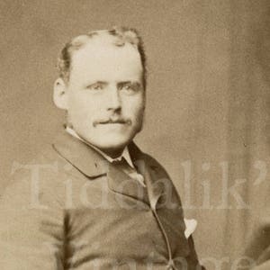 CDV Photo victorien assis jeune moustachu Smart beau homme Portrait par Maull & Fox de Londres en Angleterre - Carte de Visite photographie Antique