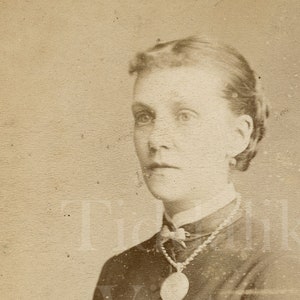 CDV Photo Victorian Young Woman, Standing Portrait ~ Brown Barnes Bell London ~ 1870s Antique Photograph