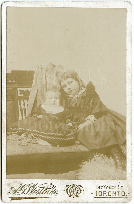 Late 1800s cabinet card photo of young girl, Toronto Canada Late 1800s cabinet card photo of young girl, Toronto Canada