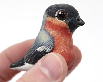 Miniatuur vinkje met pioenroosmotief, KriSoft, uniek stuk, volledig handgemaakt.