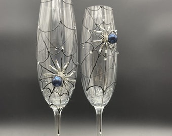 Black spider wedding champagne flutes, Halloween wedding theme
