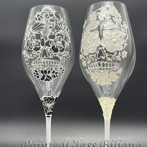 Ensemble de 2 flûtes à champagne Halloween crâne en sucre peintes à la main