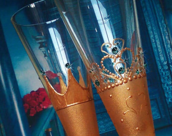 Royal wedding Set of 2 toasting hand painted champagne flutes Crown King Queen wedding Swarovski crystals Gold turquoise color