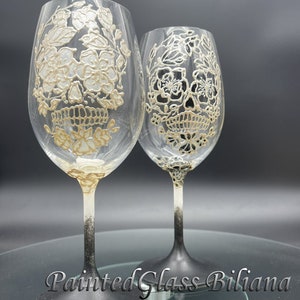 Lot de 2 verres à vin Halloween crâne en sucre peints à la main
