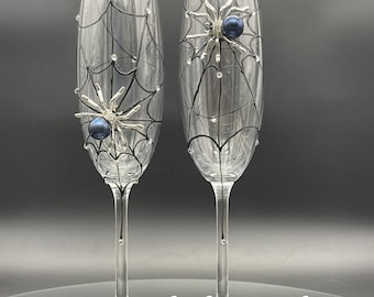 Black spider wedding champagne flutes and cake serving set, knife and cake server Halloween wedding theme