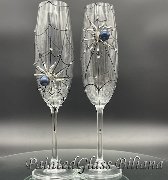Black spider wedding champagne flutes and cake serving set, knife and cake server Halloween wedding theme