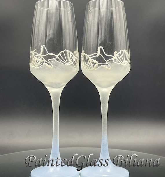 Beach Sea wedding Set of 2 hand painted champagne flutes in pearly white and blue