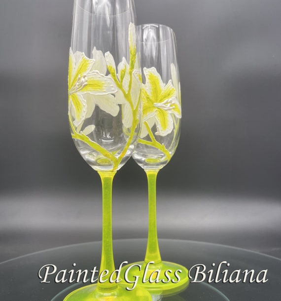 Set of 2 hand painted personalized wedding flower champagne flutes Day Lily in white and light green color