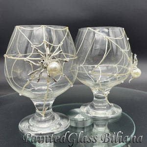 Spider brandy whiskey glasses, Halloween wedding theme