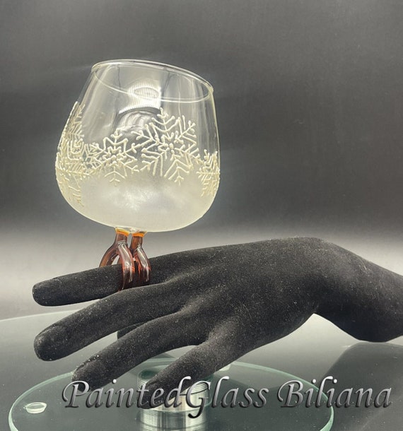 Personalized BIG Ring Wine glass bridesmaid gift, birthday gift, christmas gift White snowflakes