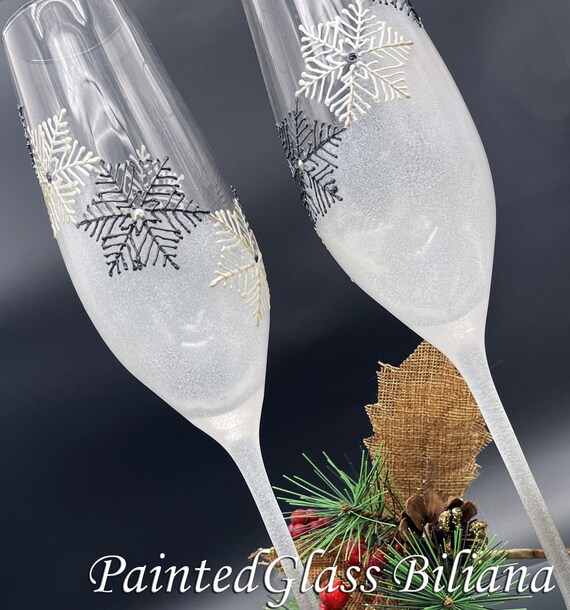 Crystal Set of 2 Winter Wedding toasting hand painted champagne flutes Snowflakes in white and silver color