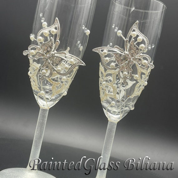 Butterfly wedding champagne flutes