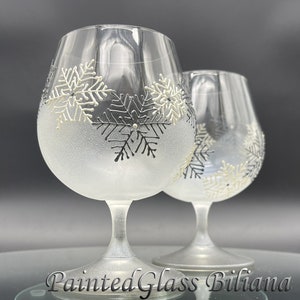 Christmas Winter Set of 2 Hand Painted brandy/ whiskey/ cognac glasses Silver snowflakes