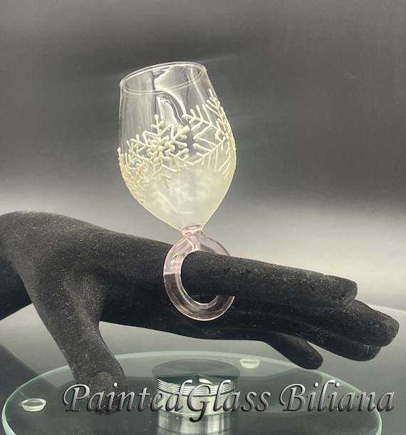 Personalized Small Ring Wine glass bridesmaid gift, birthday gift, christmas gift White snowflakes