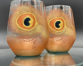 Copas de vino pintadas a mano: diseño de plumas de pavo real, juego de 2