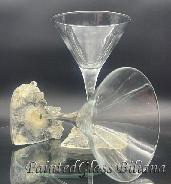 Geode heart anniversary martini glasses in white and silver color