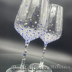Set of 2 hand painted wineglasses Valentine&#39;s day in pearly white and blue