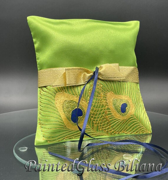 Green peacock feathers ring pillow