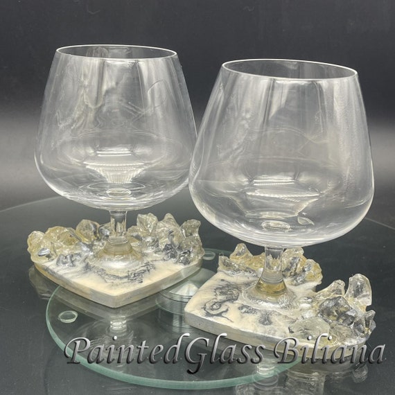 Geode heart anniversary brandy glasses in white and silver color