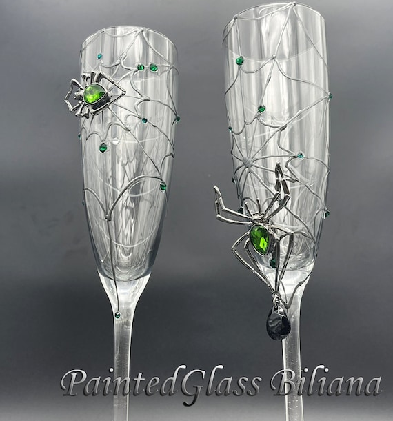 Green spider wedding champagne flutes, Halloween wedding theme