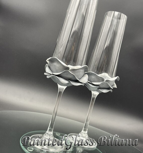Set of 2 hand decorated Wedding Glasses champagne flutes Silver Rose Cake set