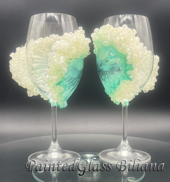 Ocean wave splash wine glasses beach wedding theme