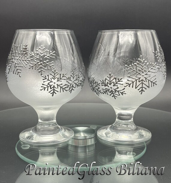 Christmas Winter Set of 2 Hand Painted brandy/ whiskey/ cognac glasses Silver snowflakes