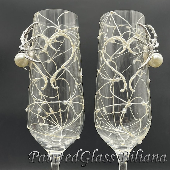 Spider heart wedding champagne flutes, Halloween wedding theme