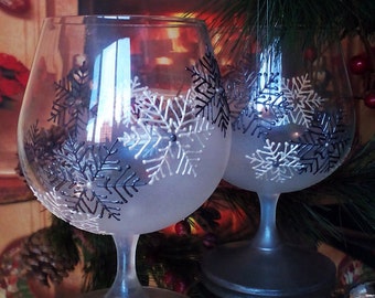 Christmas Winter Set of 2 Hand Painted brandy/ whiskey/ cognac glasses Silver snowflakes