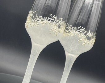Set of 2 hand painted champagne flutes Lace Gatsby style in white
