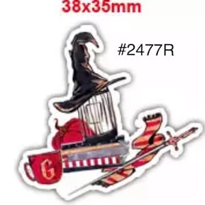 May include: A sticker featuring a black witch's hat, a birdcage, a red pumpkin, a red mug with a "G", a striped scarf, and a sword. The sticker measures 38x35mm.