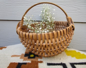 Vintage Woven Egg Basket is a Buttocks Basket Style Wicker, due to Shape on the Bottom!