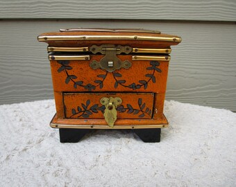 Japanese 1970's PAGODA SHAPED, Lacquered Jewelry Box.