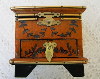 Japanese 1970's PAGODA SHAPED, Lacquered Jewelry Box.