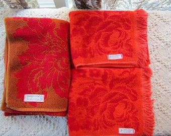 Set of 3 Vintage, BRIGHT RED, Towels from 1970's! Utica and Fashion Manor, Made in USA, Excellent condition.