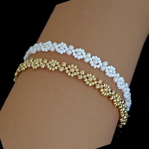 Beaded bracelet pattern. Easy bracelet instructions for a beaded floral bracelet tutorial. DIY bracelet