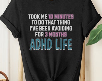 Koszulka z ADHD, prezenty z ADHD, terapia z ADHD, samoopieka, śledzenie nastroju, mama z ADHD, dorośli z ADHD, koszulka z neurodywersyfikacją, hiperkoncentracja, serce, miłość z ADHD
