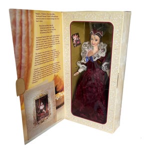 Sentimental Valentine Barbie Doll Hallmark Special Edition 1996 NIB