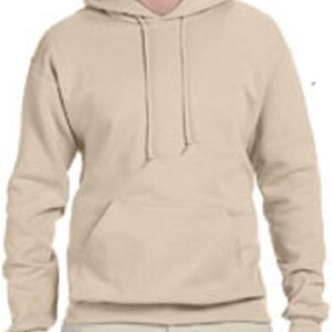 K&ouml;nnte beinhalten: Ein einfarbiger, hellbeiger Kapuzenpullover mit einer K&auml;ngurutasche.