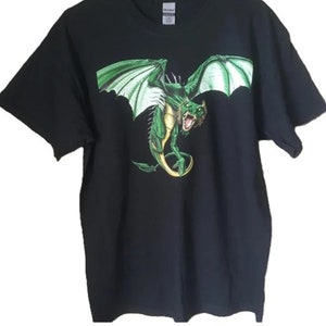 Flying Green Dragon T-Shirt (Sweatshirt, Hoodie auf Anfrage verfügbar) Artikel-Nr. 722c