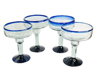 Conjunto de 4 copos de margarita mexicanos, soprados à mão, com borda e base em azul cobalto, 473 ml (16 oz).