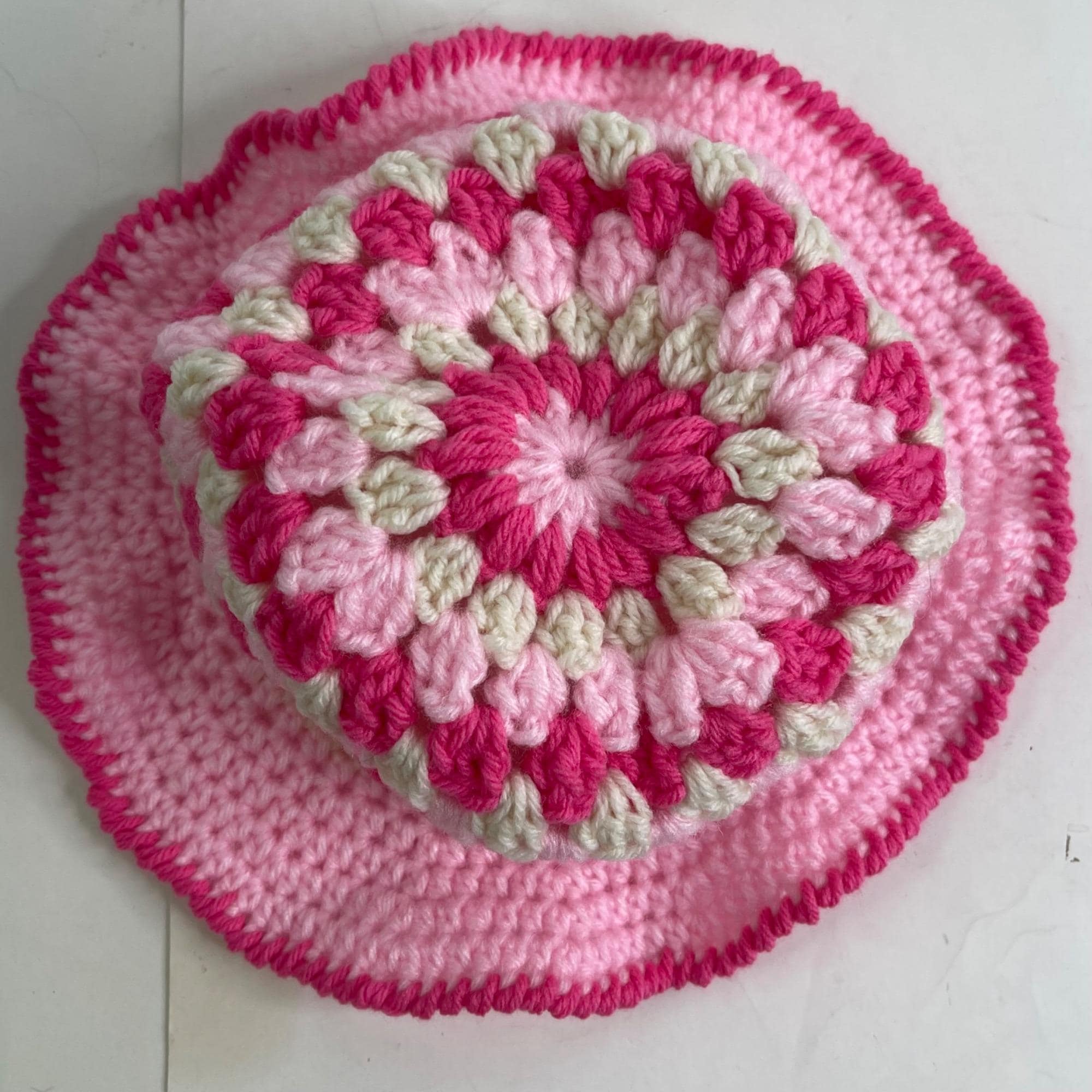 Crochet Bucket Hat Granny Square Pattern Pink and White  display picture 3