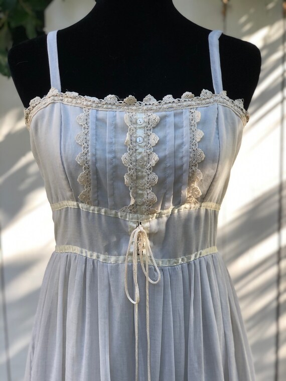 Gorgeous ethereal Gunne Sax sundress. Vintage 13