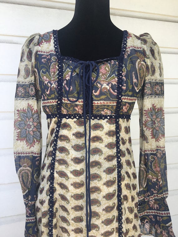Gorgeous ethereal paisley Gunne Sax black label ma