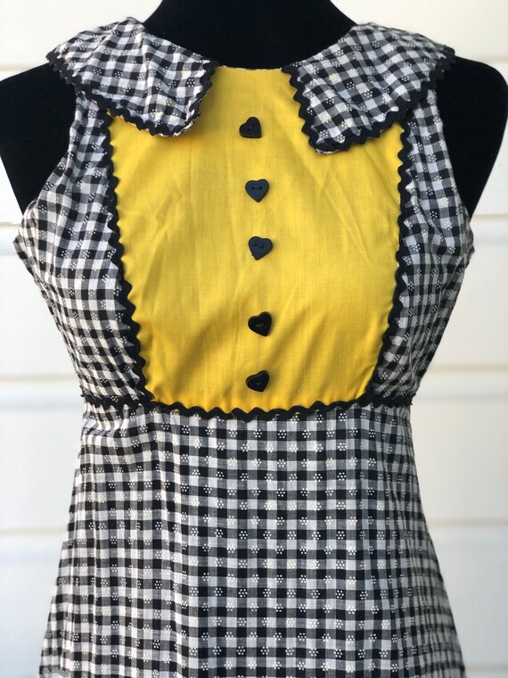 Adorable seersucker black label Gunne Sax. Vintage